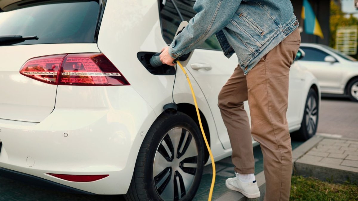 Assurance voiture électrique : +45% en 2 ans, un défi pour votre stratégie digitale ?