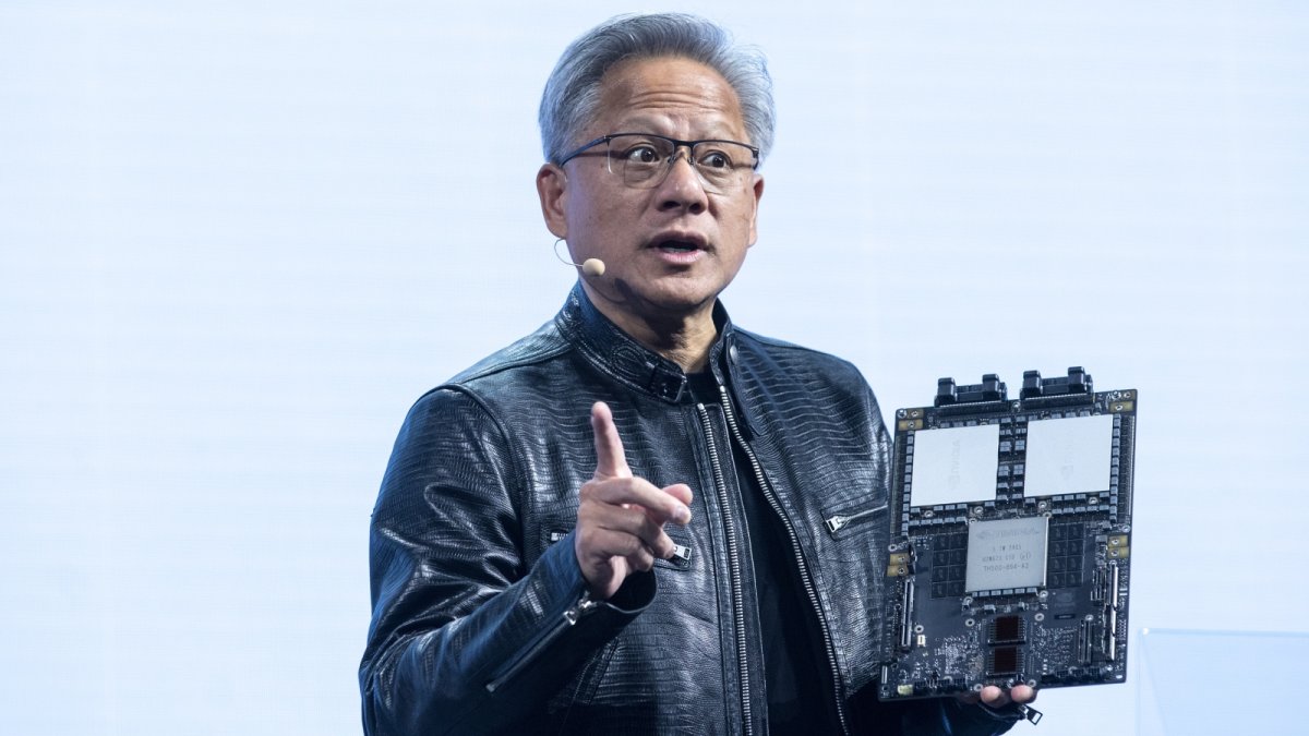 À contre-courant, Jensen Huang balaie toutes les craintes sur l’IA... L’appât du gain ?