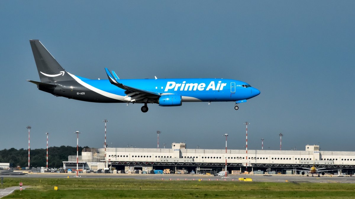 À Miami, l'atterrissage raté d'un Boeing aux couleurs d'Amazon fait plusieurs morts et blessés