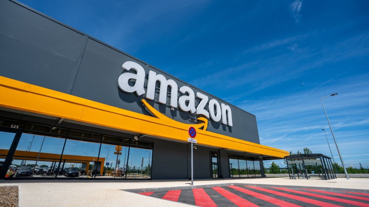 Amazon ouvre un centre logistique gigantesque près de Lyon et recrute déjà 1 000 salariés