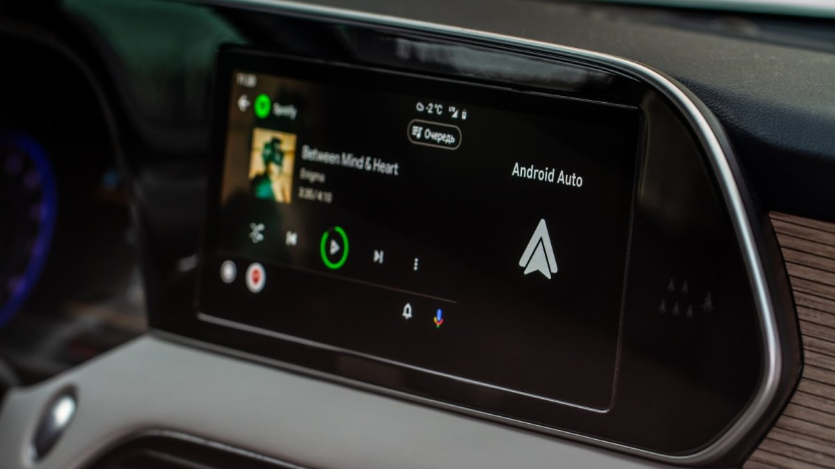 Android Auto embarque Adobe Acrobat Reader et c'est moins absurde qu'il n'y paraît
