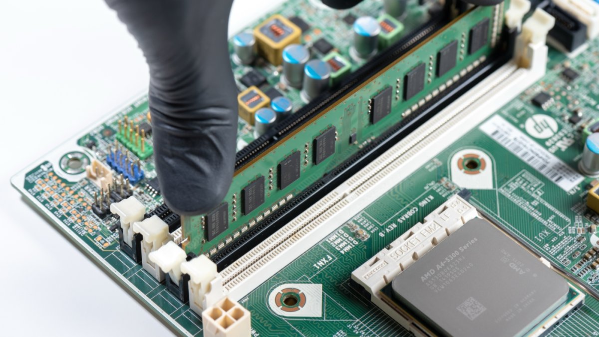 Apple achèterait toute la RAM disponible pour étouffer ses concurrents