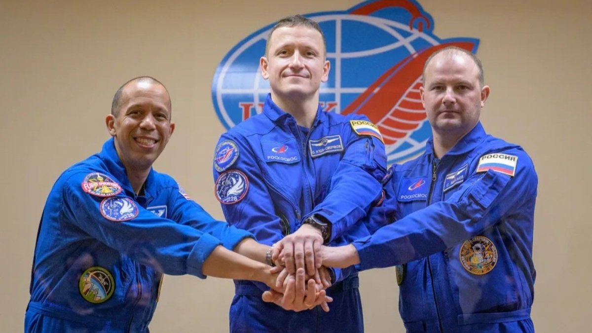 Après huit mois dans l'ISS, un astronaute de la NASA et deux cosmonautes rentrent sur Terre