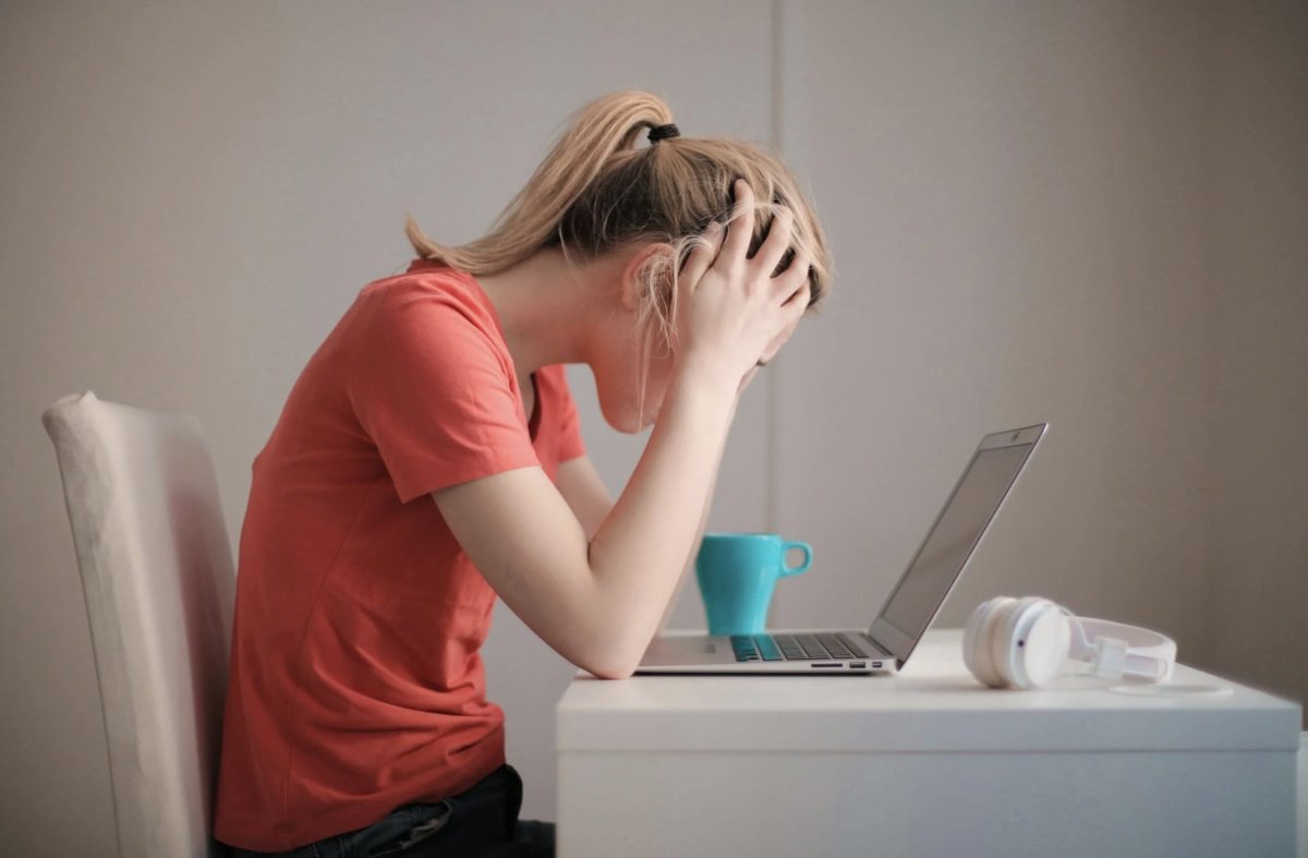 Attention, les résumés par IA de Google peuvent vous envoyer vers de faux SAV d'arnaqueurs