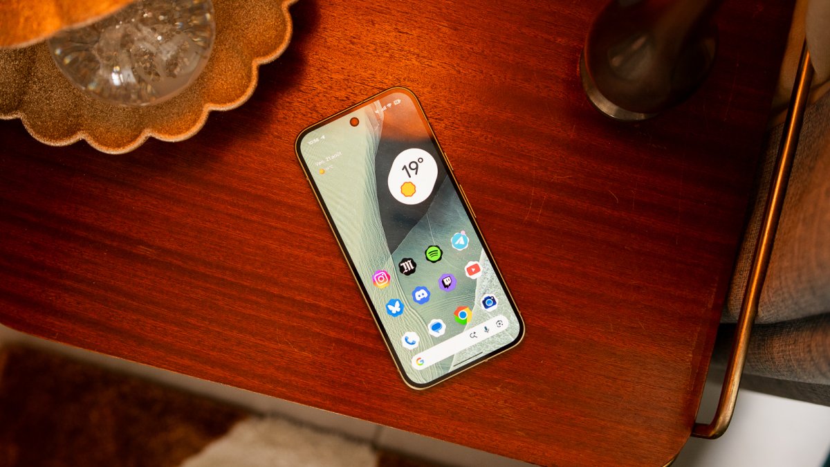 Avec ce nouveau fond d'écran, le Pixel 11 affiche ses entrailles en transparence sur votre écran de verrouillage