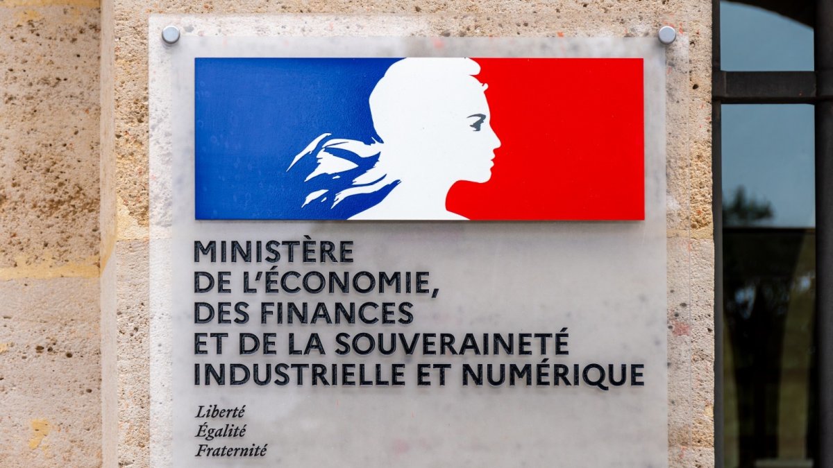 Avec l’IA, Bercy veut faire payer moins cher les prestations informatiques de l’État