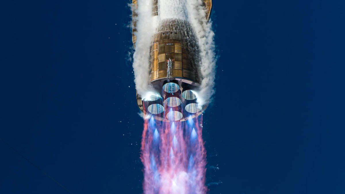 Blue Origin insiste : New Glenn doit voler avant la fin de l’année (et le compte à rebours commence)