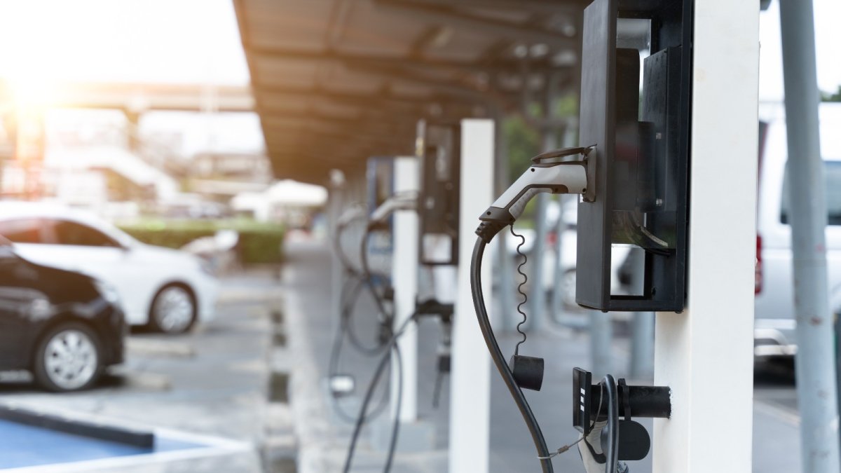 IA et bornes de recharge : sécuriser votre entreprise au Maroc