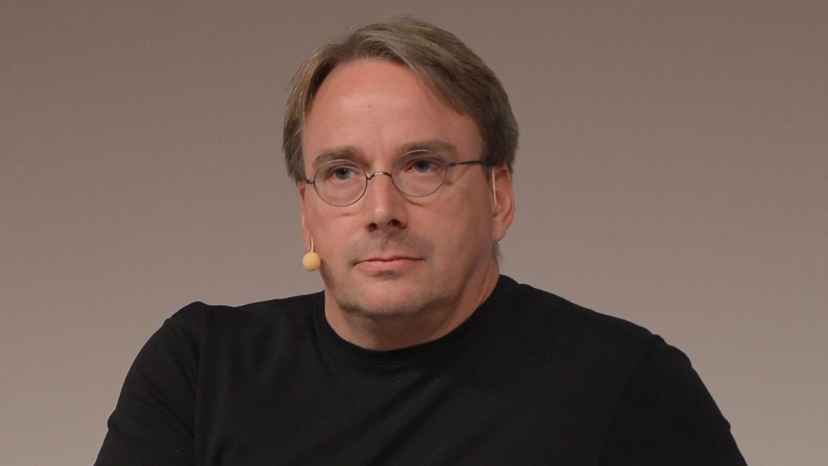 Linus Torvalds adopte l'IA : Leçons pour votre stratégie digitale