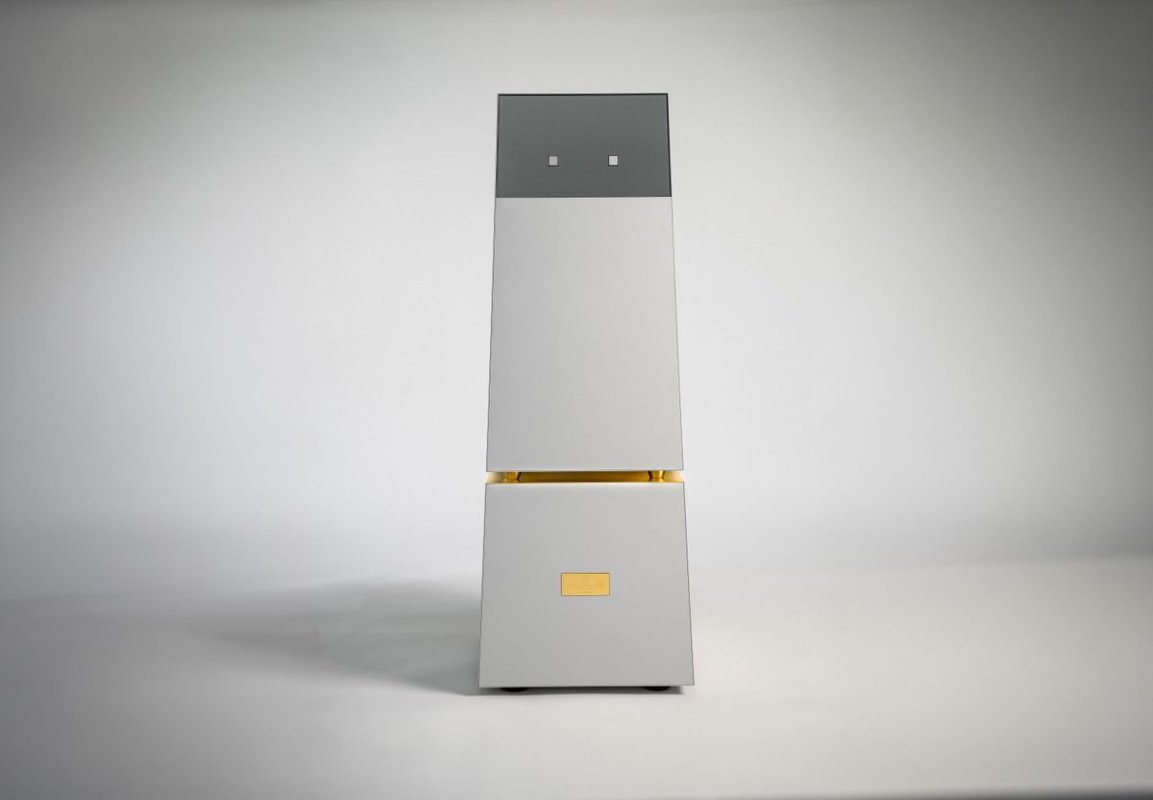 C'est un robot Pixar ? Non, c'est un Goldmund Telos 9800, un ampli suisse à 500 000 $ et 360 kg