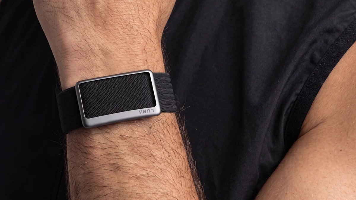 Ce bracelet sans écran à 150 euros mise sur l’IA pour défier Fitbit et Garmin