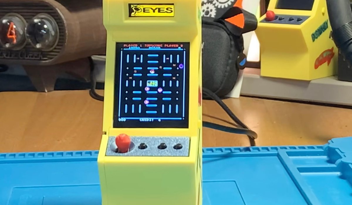 Cette mini borne d'arcade tient dans la main et tourne sur un ESP32
