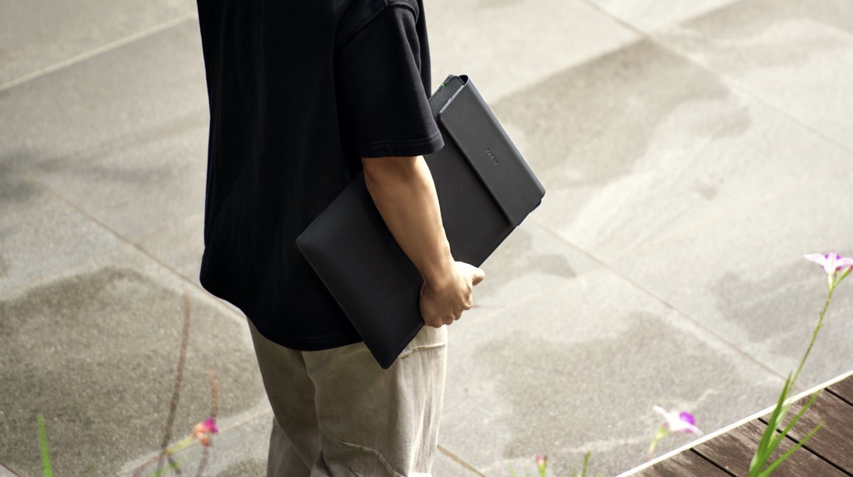 Cette pochette pour PC portable Razer recharge votre iPhone et vos AirPods en MagSafe... à une condition