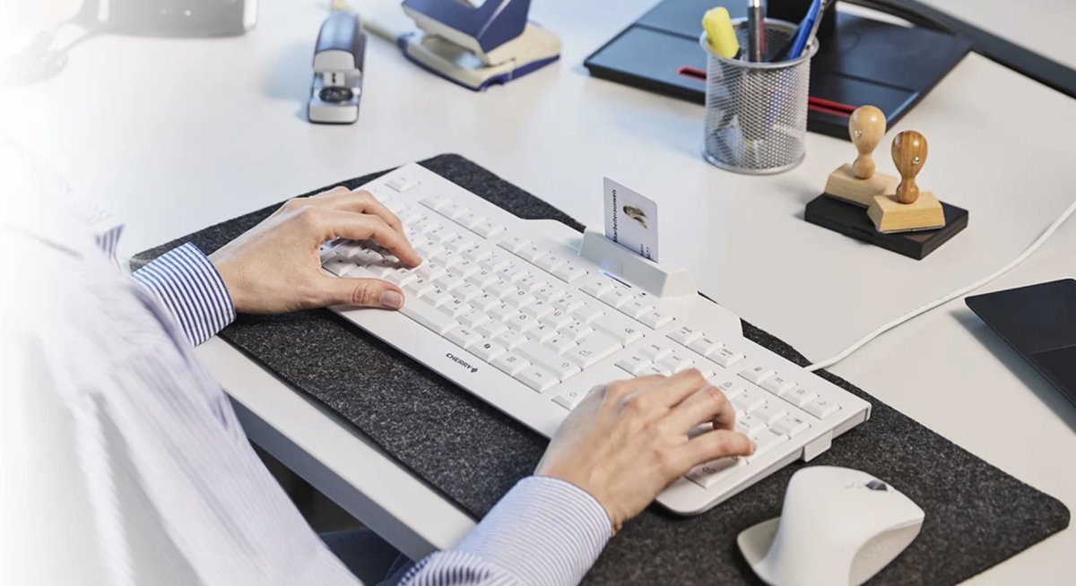 CHERRY sort deux lecteurs de carte à puce qui marchent sous Linux sans pilote propriétaire