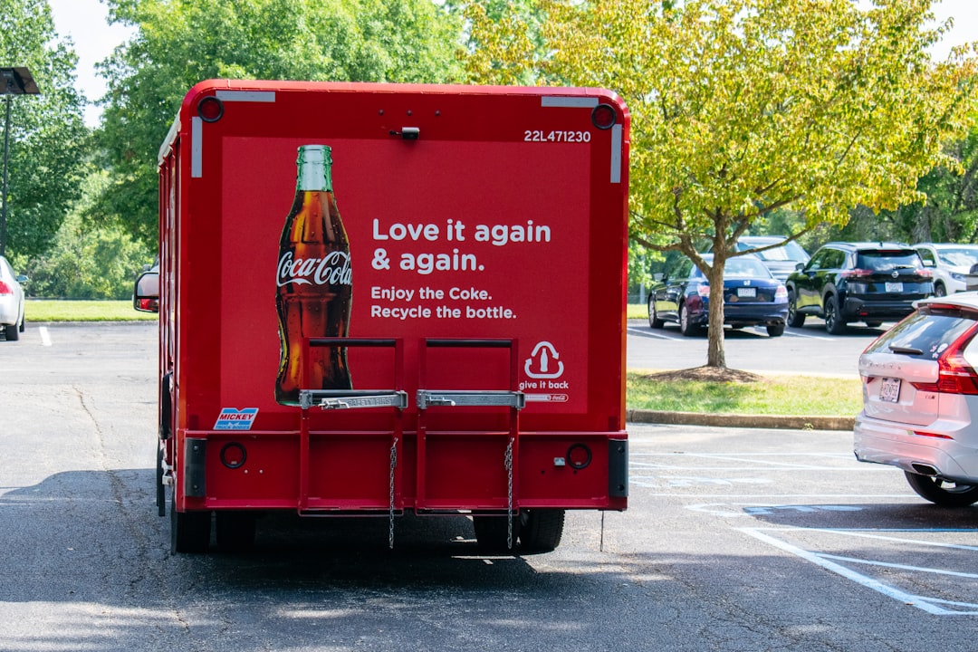Coca-Cola persiste et signe dans la publicité générée par IA