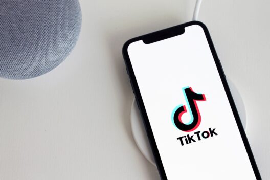 Comment se démarquer sur TikTok en 2026 ?