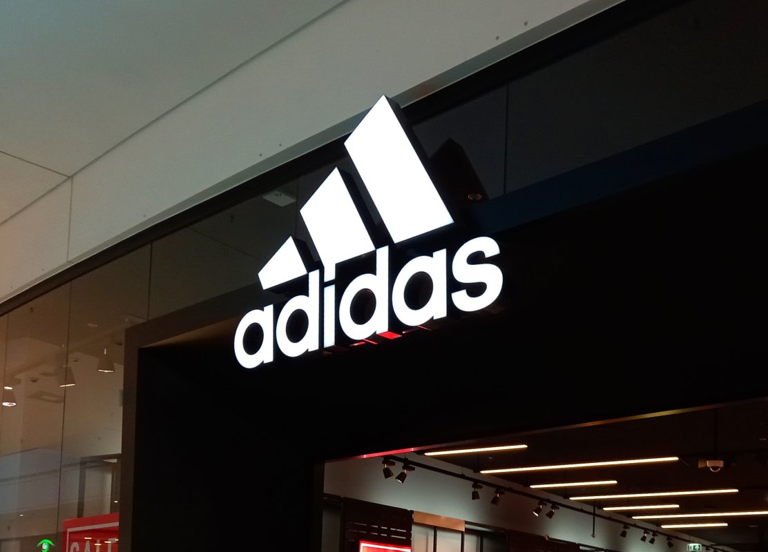 Comment une faille chez un prestataire français a exposé des milliers de données de comptes Adidas