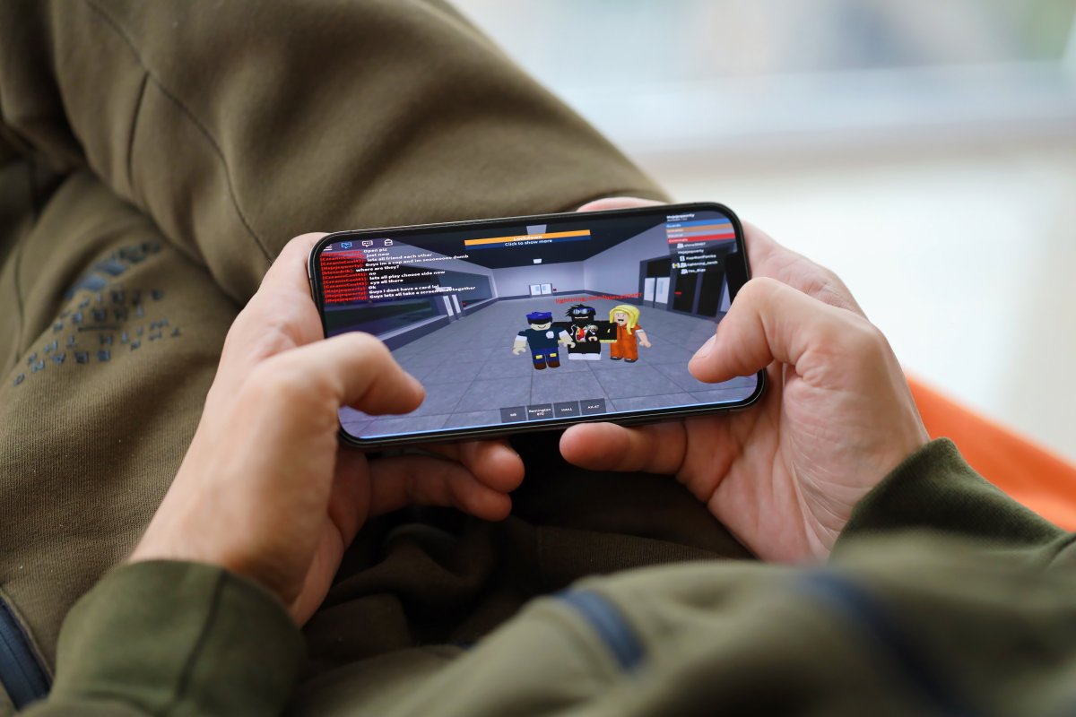 Contrôle d'âge : Roblox serre la vis pour l'accès au chat de ses utilisateurs