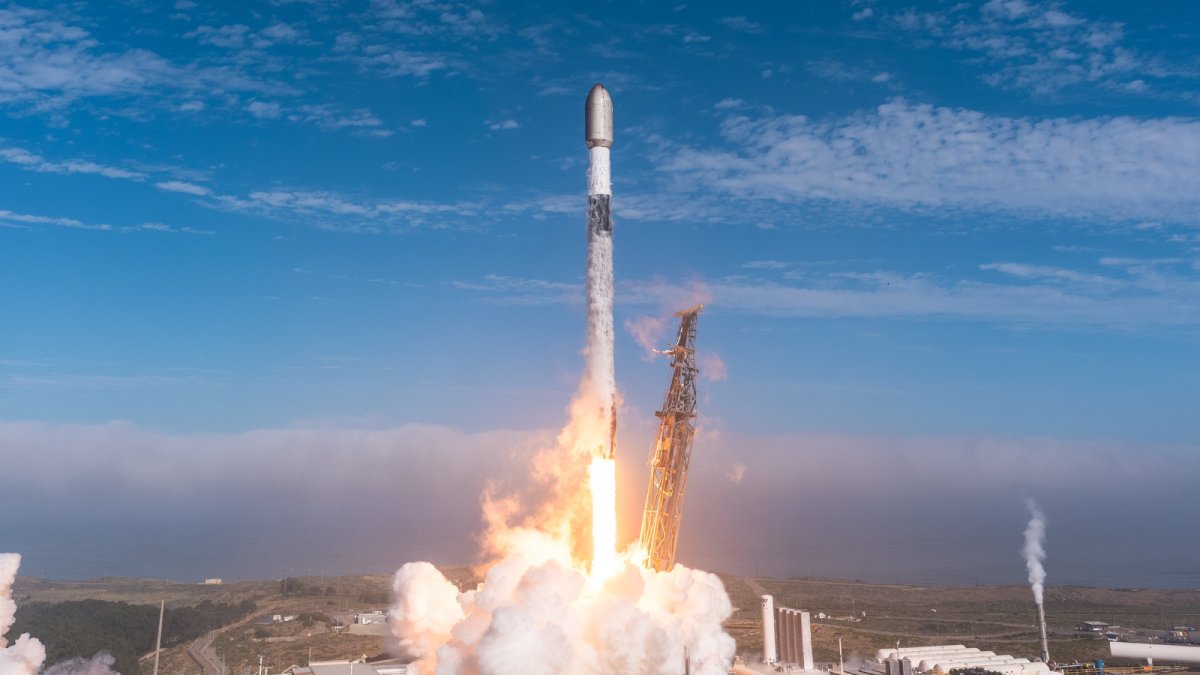 Data centers spatiaux : Google lancera son premier satellite IA la semaine prochaine, à bord d'un Falcon 9