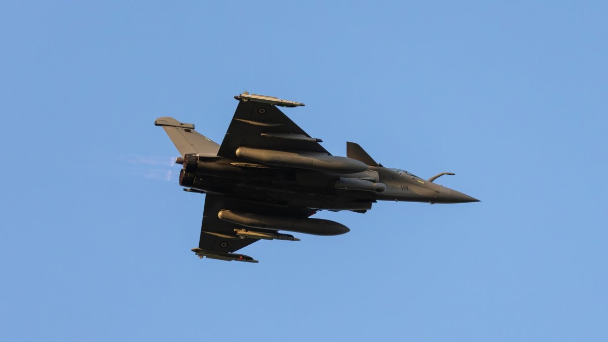 Deux bombes AASM 1000 sous un seul Rafale, la Marine française réussit son redoutable pari