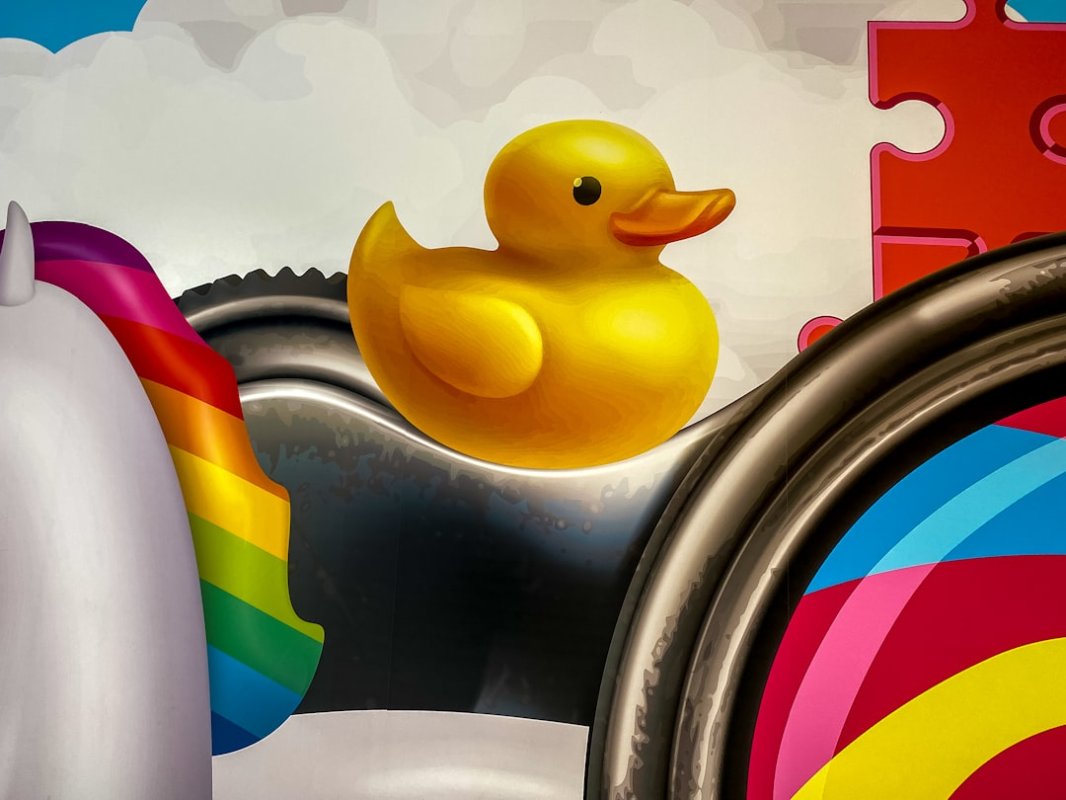 DuckDB sur NPM : compte compromis, packages NPM malveillants