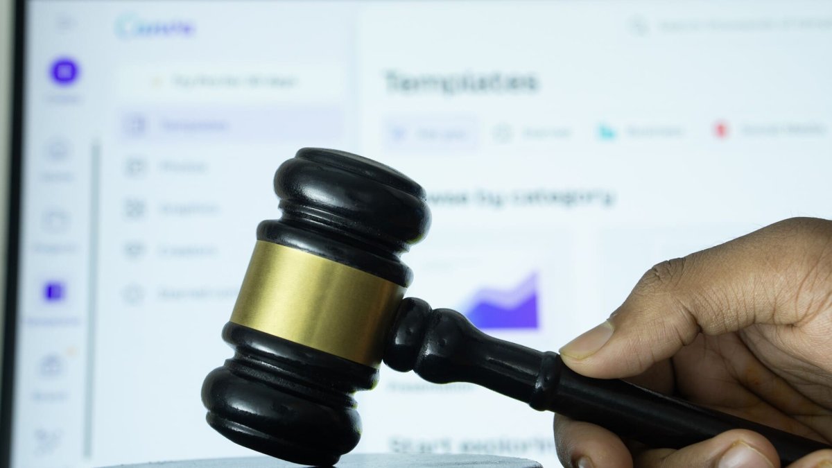 Elle commande un site internet et veut se rétracter, la justice tranche sur quand débute le délai de rétractation