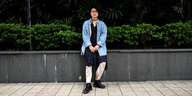 En Chine, les poils sous les bras, naturels ou flashy, s’exhibent pour dénoncer des canons de beauté artificiels