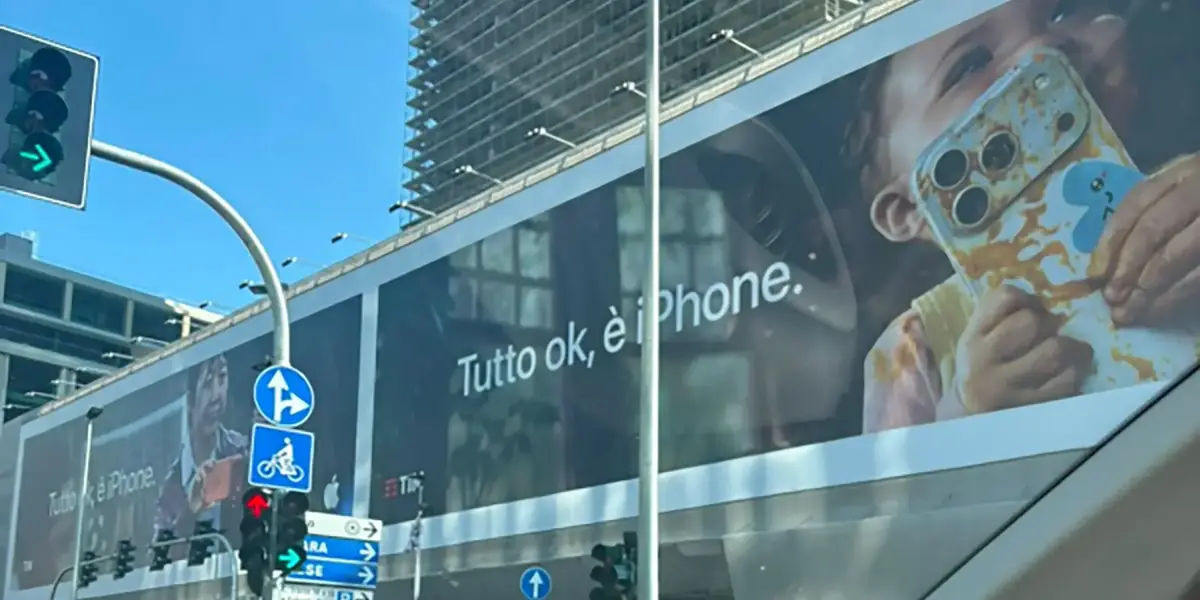 En Italie, une affiche Apple avec un enfant fait polémique