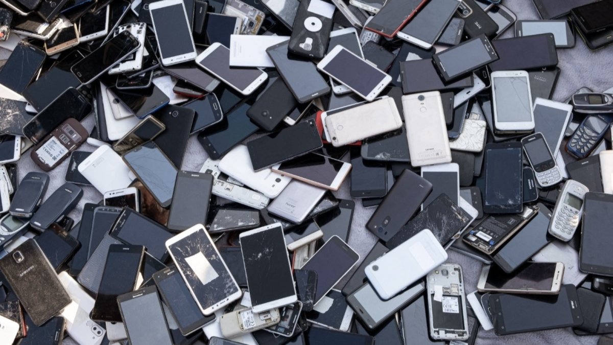 Vieux smartphones en serveurs : révolution écolo pour votre web