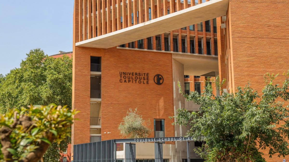Exclue 5 ans pour triche à l’IA, une étudiante toulousaine obtient la suspension de sa sanction