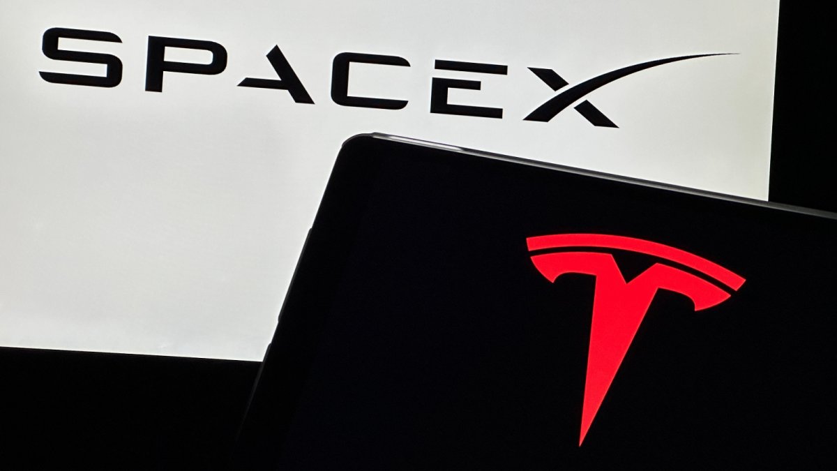 Fusion SpaceX-Tesla : "une bonne idée" pour Elon Musk, qui s'y prépare