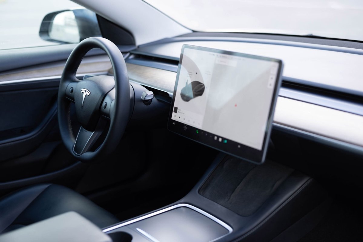 Grok dans Tesla : Révolution IA et Opportunités Digitales pour les Entreprises