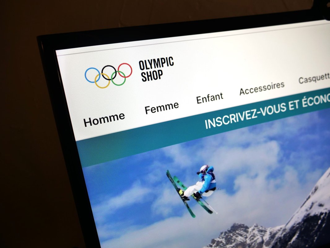 Ils ont cloné la boutique officielle des JO 2026 à la perfection, et malheureusement, ça fait des victimes