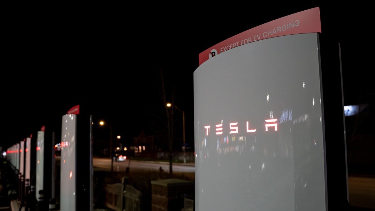 Tesla offre la recharge gratuite : leçons digitales pour vos campagnes
