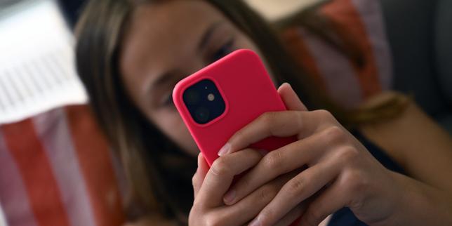 Réseaux sociaux : vers une interdiction aux moins de 15 ans