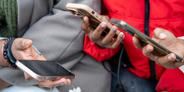 Interdiction Réseaux Sociaux <15 ans : Impact Digital Maroc & Solutions