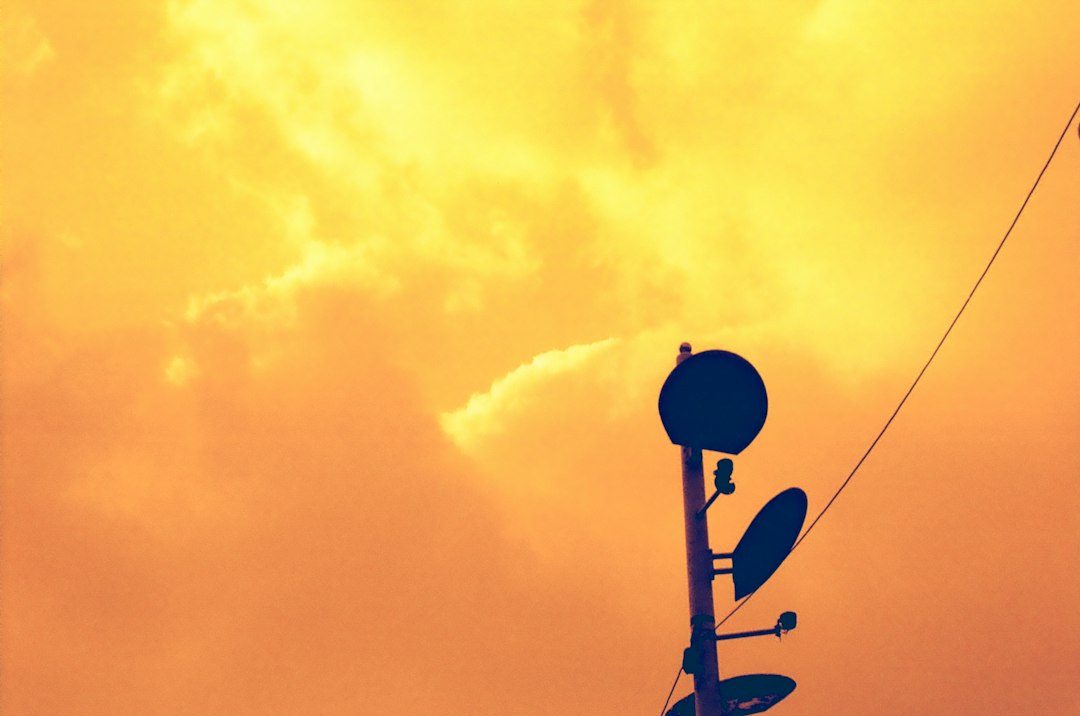 Internet par Satellite : Orange installe un pont souverain en France