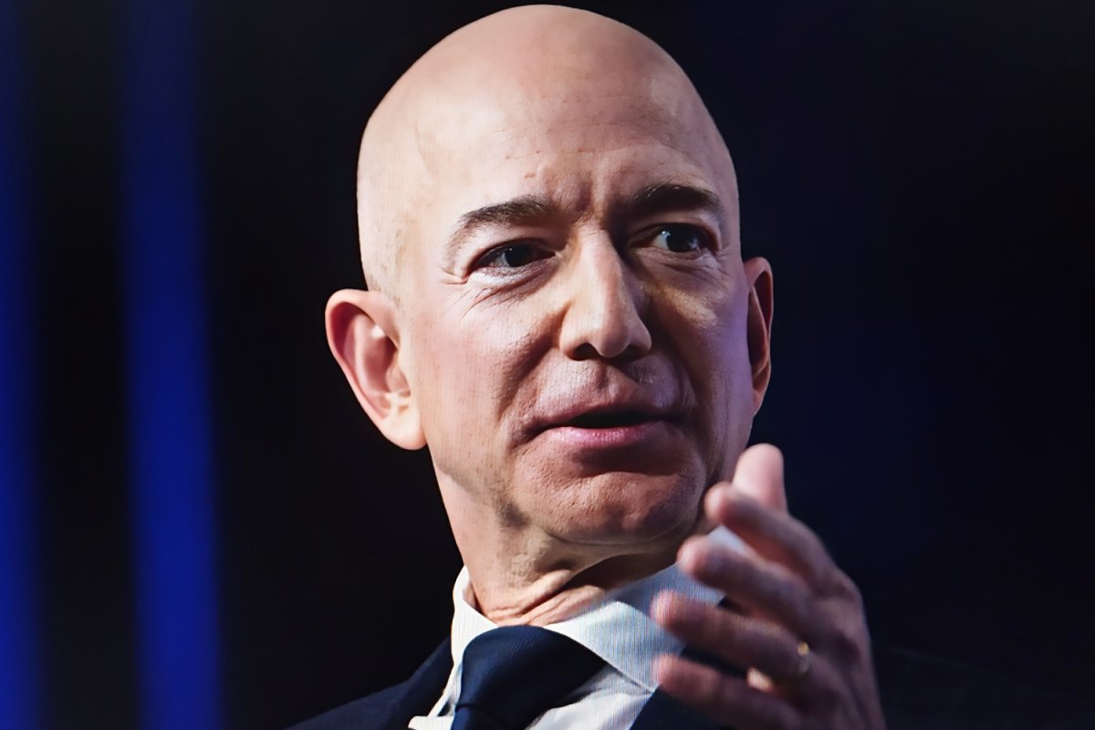 Jeff Bezos veut délocaliser l'industrie humaine sur la lune pour faire de la Terre une "planète-jardin"