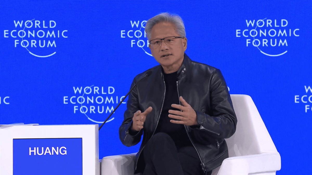 Jensen Huang, le patron de NVIDIA, casse le discours ambiant : pour lui, l'IA crée plus d'emplois qu'elle n'en détruit
