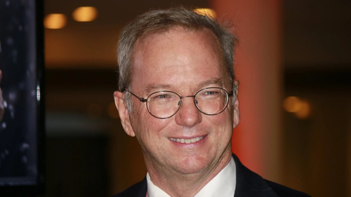 L'ancien patron de Google a misé sur Claude en 2021 : sa part dans Anthropic pourrait valoir 20 milliards en Bourse