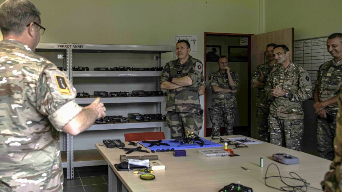 L'armée française forme ses sous-officiers avec des drones FPV qu'elle fabrique, inspirés des conflits actuels