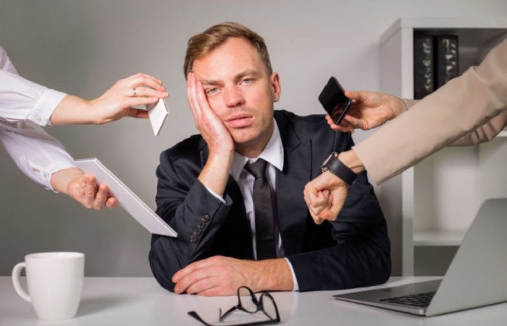 L’illusion du gain de temps : l’IA fait travailler plus, pas moins (étude)