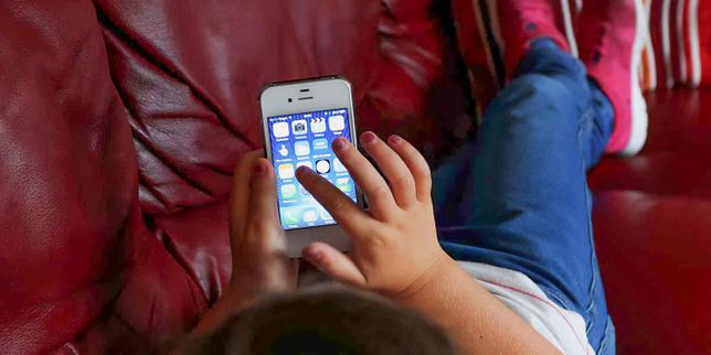 Réseaux sociaux interdits aux -15 ans : quel impact pour votre business ?