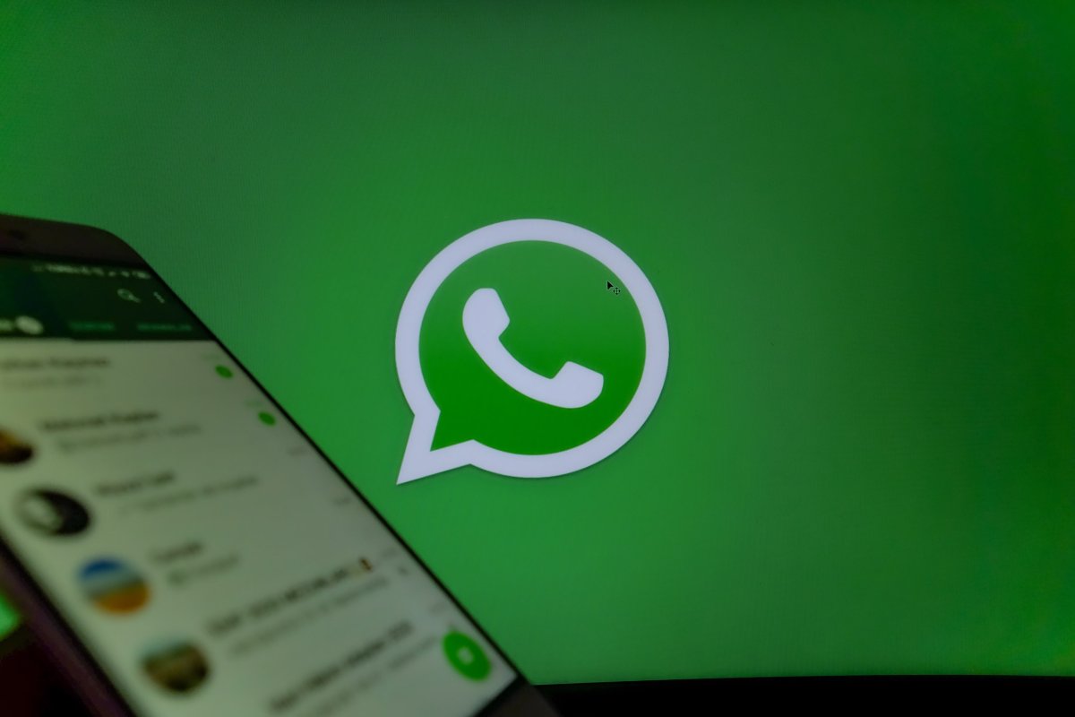 L'UE met la pression pour forcer WhatsApp à accueillir des IA concurrentes