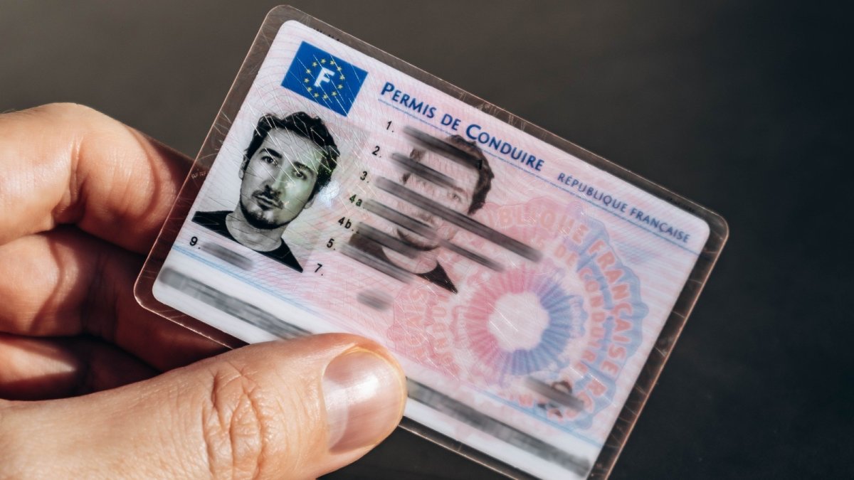 La fin du permis physique ? L’Europe vote le passage au permis de conduire 100 % numérique