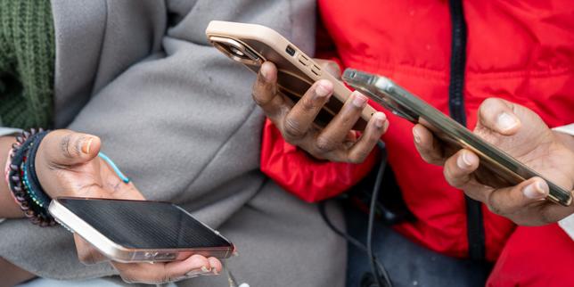 La France a le droit d’interdire les réseaux sociaux aux moins de 15 ans, juge la Commission européenne