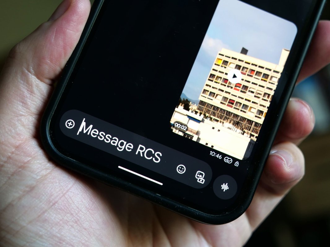 La France devient le premier pays au monde à permettre le don par message RCS