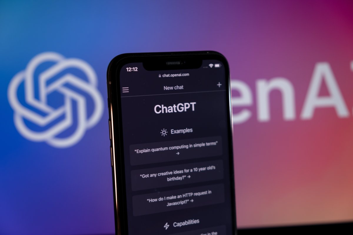 ChatGPT utilise-t-il l'IA d'Elon Musk ? Impact pour votre stratégie digitale