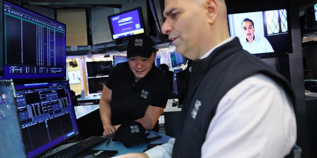 Le Bitcoin dépasse 124 000 dollars, un nouveau record porté par Wall Street et la législation américaine