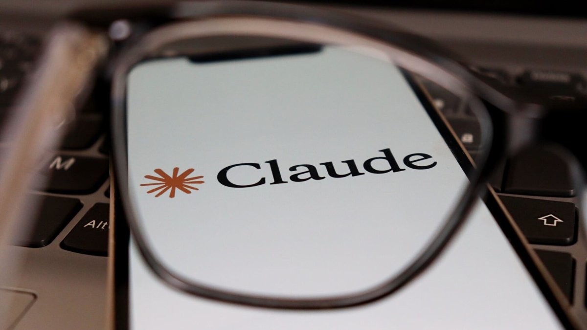 Claude AI en panne : quel impact pour votre business digital ?